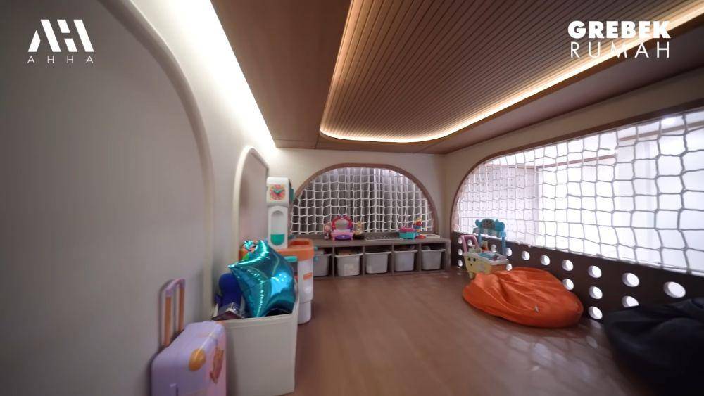 desain rumah Mona Ratuliu dan Indra Brasco (youtube.com/AH)