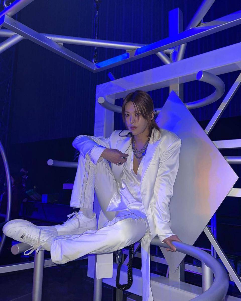 ragam style Yuta NCT pakai jas dan blazer (instagram.com/yuu_taa_1026)