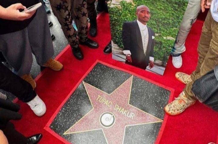 mending Tupac Shakur saat menerima Walk of Fame (instagram.com/2pac)