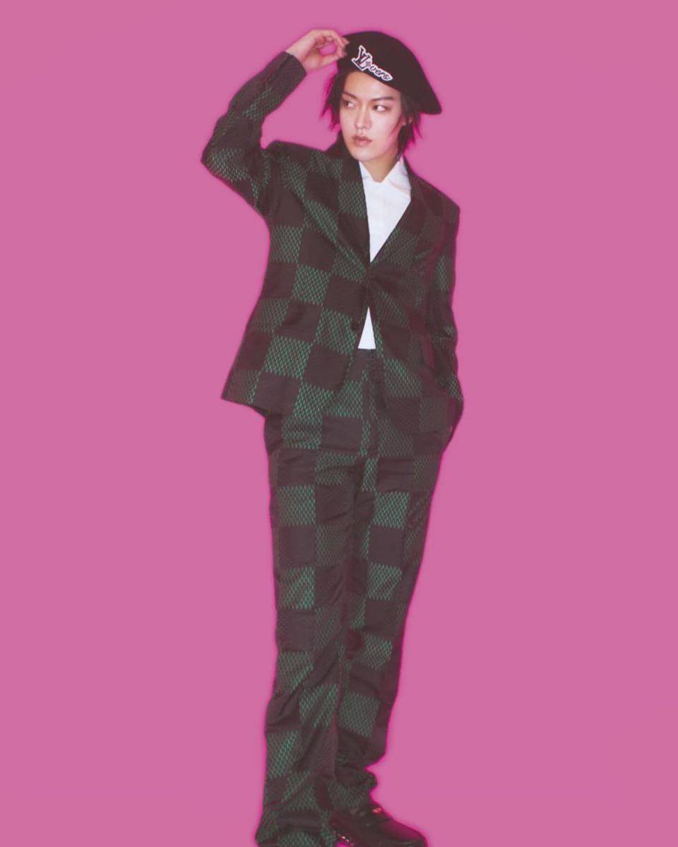 ragam style Yuta NCT pakai jas dan blazer (instagram.com/yuu_taa_1026)