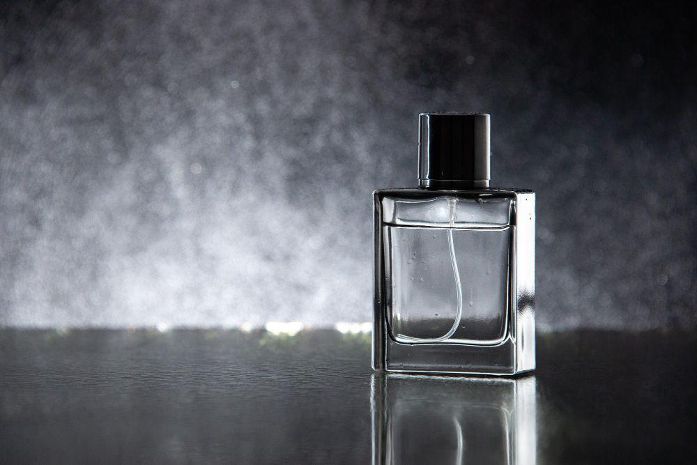 Kehangatan di Setiap Tetes, 4 Men Parfum Terbaik Musim Hujan