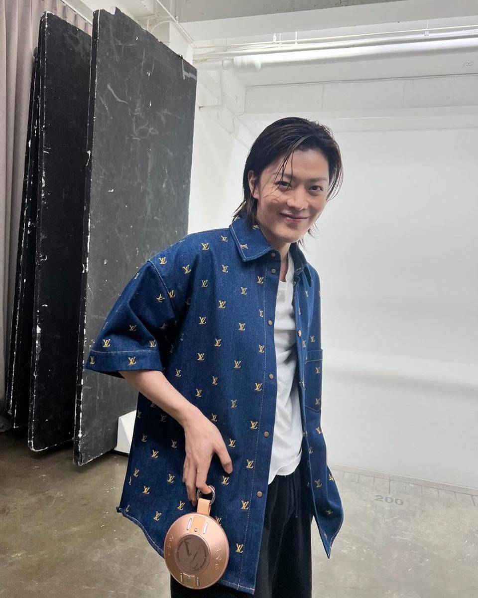 gaya layering outfit ala Yuta NCT (instagram.com/yuu_taa_1026)