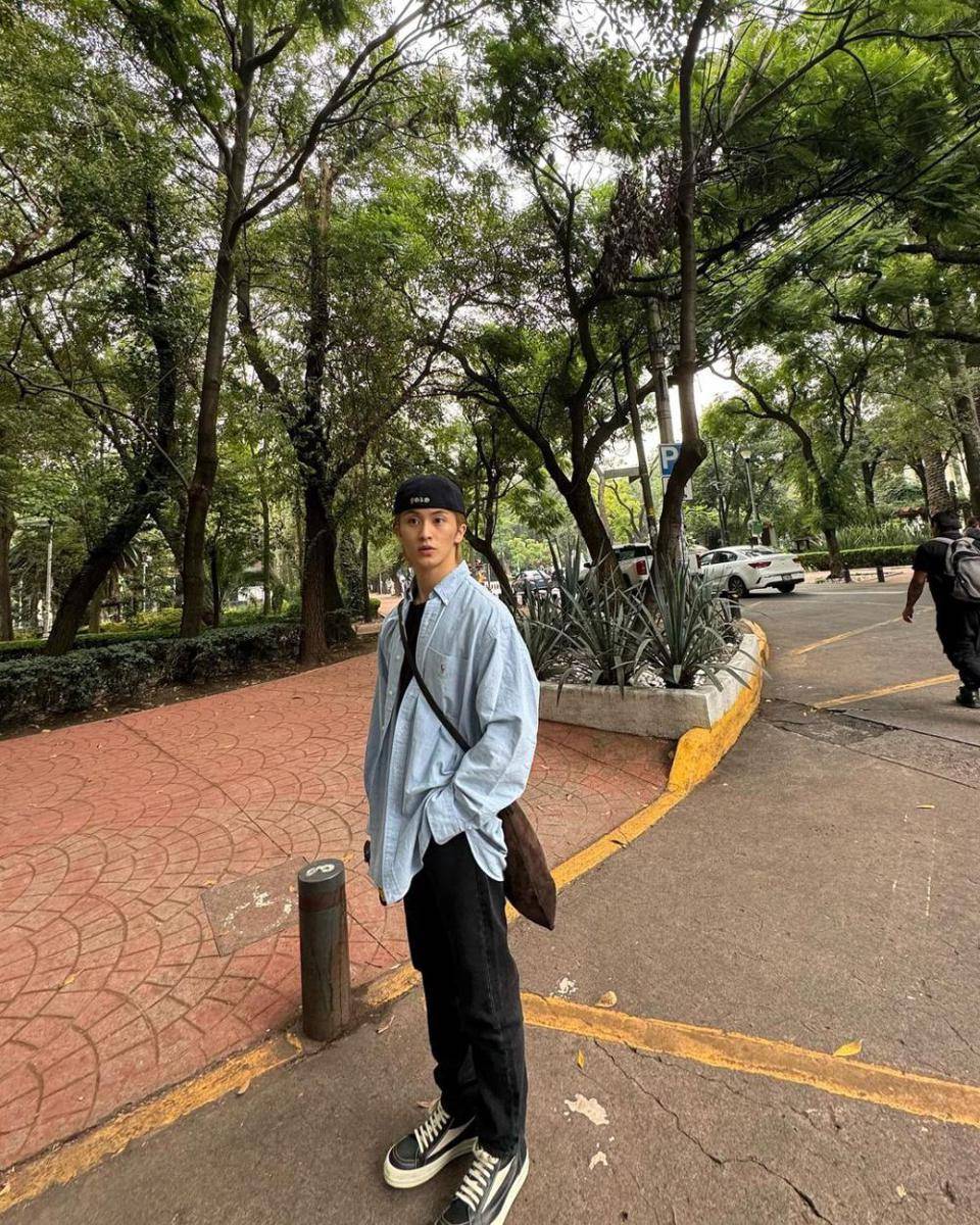 referensi daily outfit ala Mark NCT (instagram.com/onyourm__ark)
