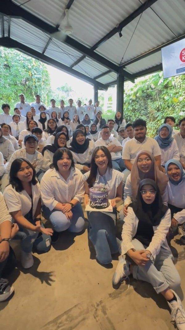 potret Shani eks JKT48 bikin kejutan ke fans di hari ulang tahun (tiktok.com/@_shanindira)