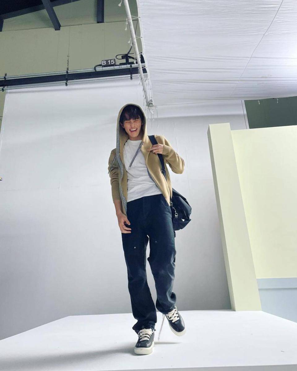 referensi daily outfit ala Mark NCT (instagram.com/onyourm__ark)