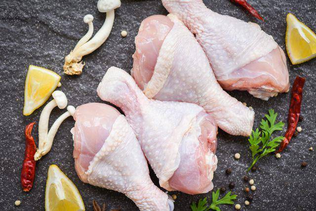 daging paha ayam (vecteezy.com/bigcxlotus)