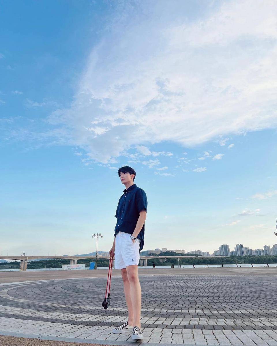 Potret DK SEVENTEEN (instagram.com/dk_is_dokyeom)
