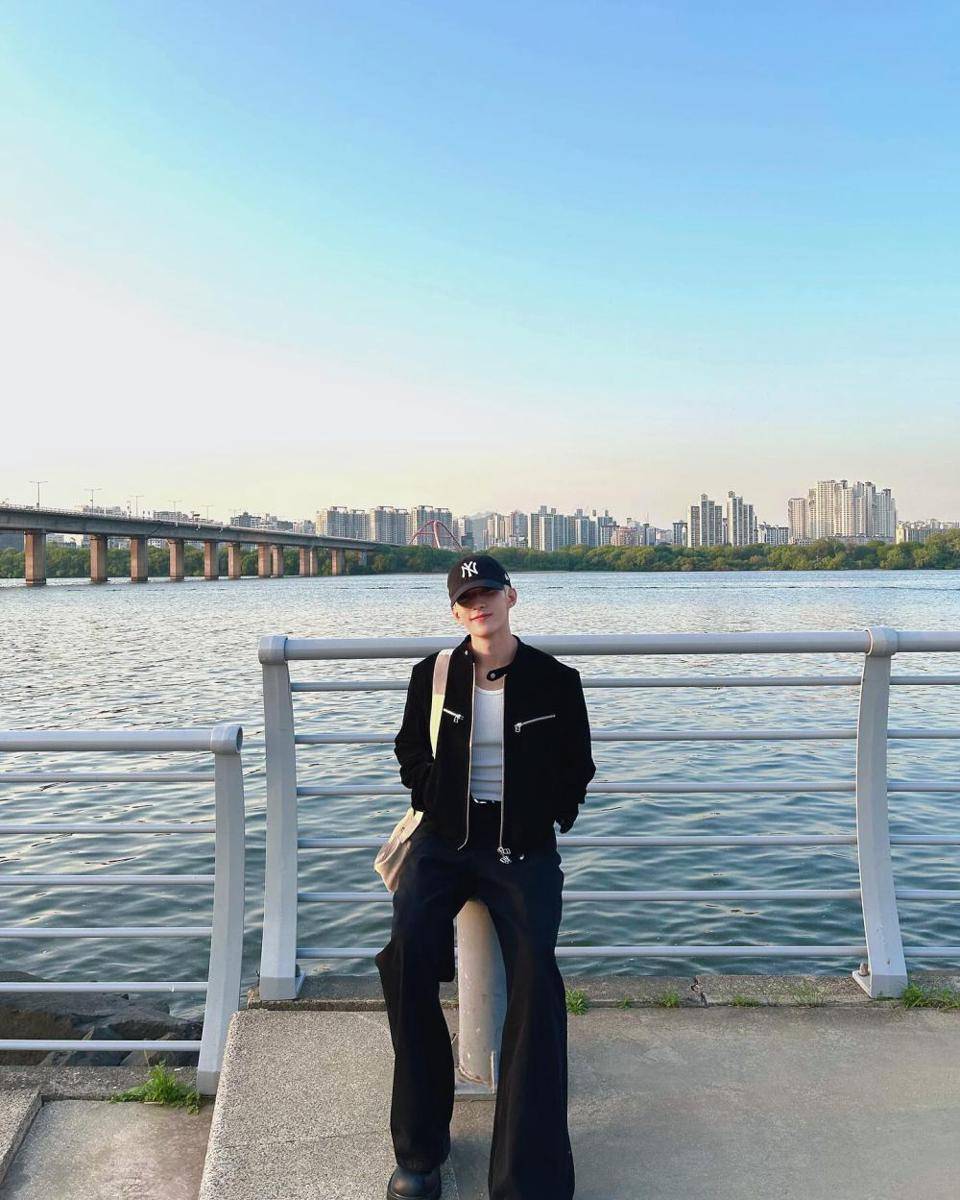 Potret DK SEVENTEEN (instagram.com/dk_is_dokyeom)