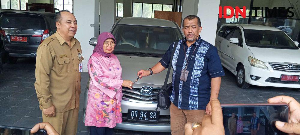 Ketua PAN NTB Kembalikan Mobil Dinas setelah Dikuasai 10 Tahun