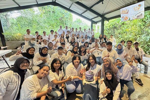 Potret Shani Eks JKT48 Bikin Kejutan buat Fans di Hari Ulang Tahunnya