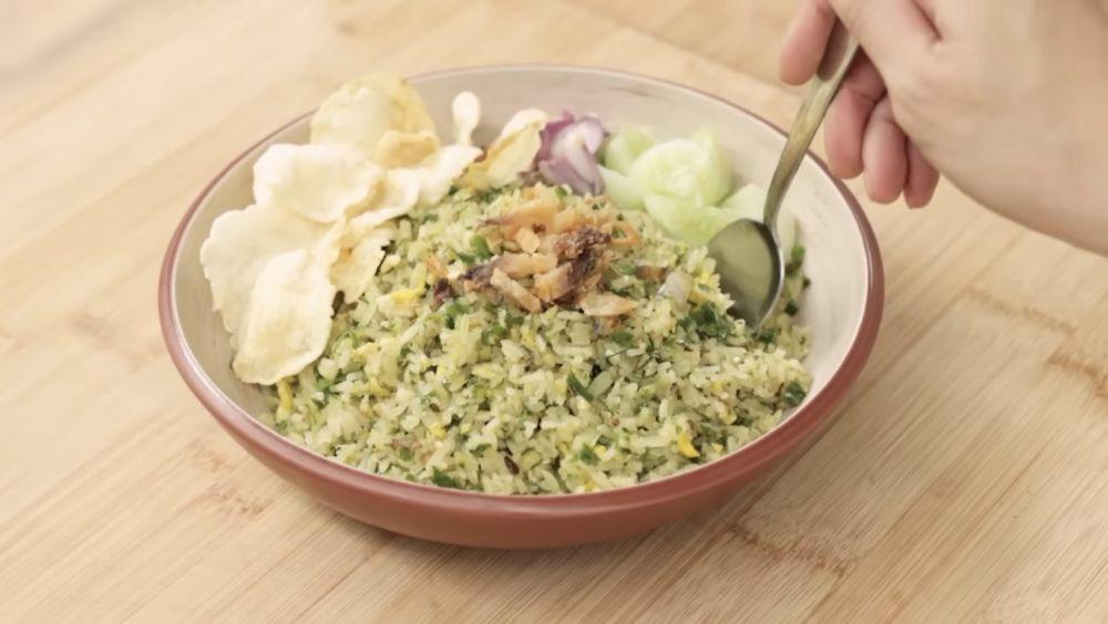 Resep Nasi Goreng Cabai Ijo, Tambah Lauk Ikan Asin Makin Nikmat!