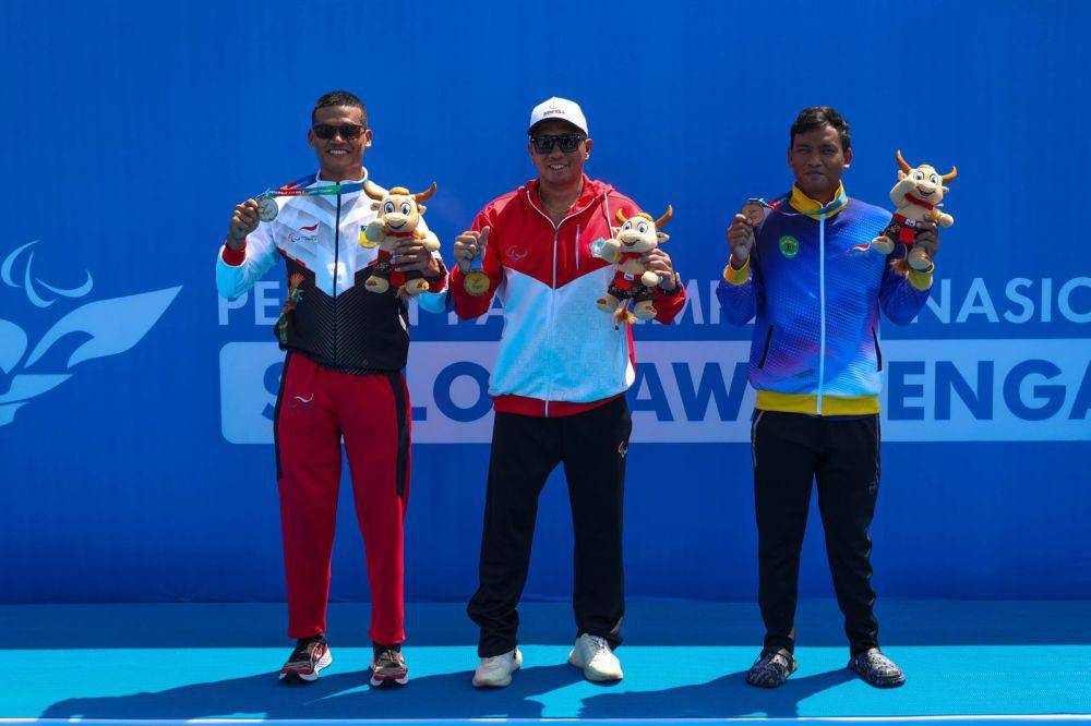 Atlet asal Kalimantan Barat, Erlansyah (tengah) saat bertanding di Peparnas XVII Solo. (Dok/PB Peparnas XVII tahun 2024).