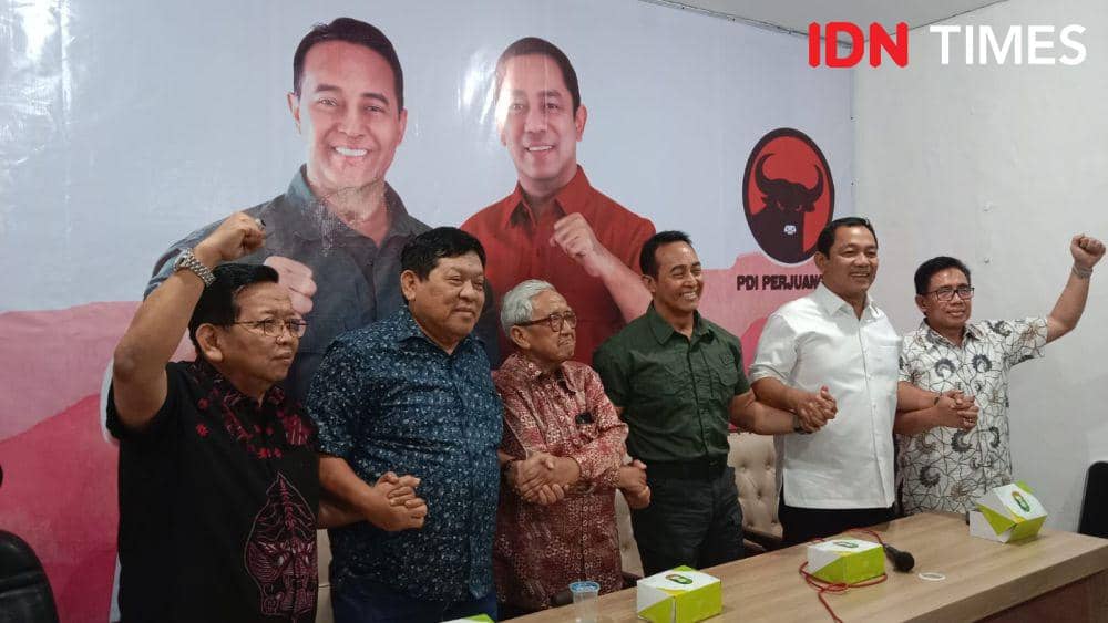 Ketua Tim Pemenangan Andika-Hendi Umar Wahid Hasyim, Andika Perkasa, Hendrar Prihadi saat memantapkan pemenangan Pilgub Jateng. (IDN Times/Fariz Fardianto)