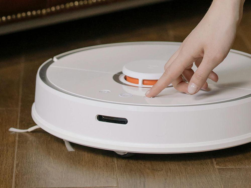 6 Cara Mengatasi Robot Vacuum Cleaner yang Macet