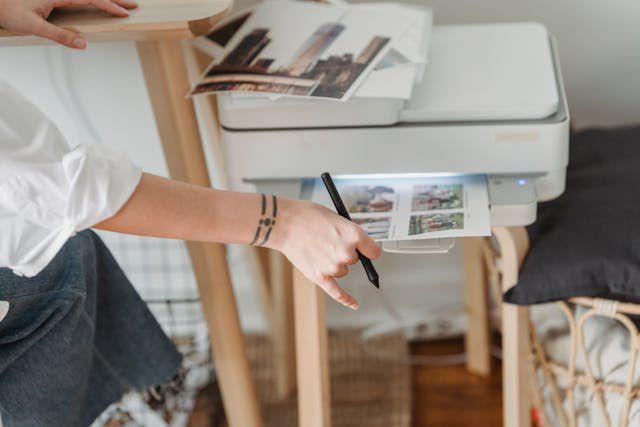 5 Printer untuk Cetak Stiker, Hasil Jernih dan Tidak Blur