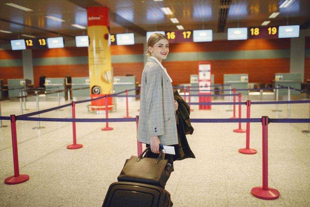 ilustrasi konter check-in di bandara (pexels.com/Gustavo Fring)