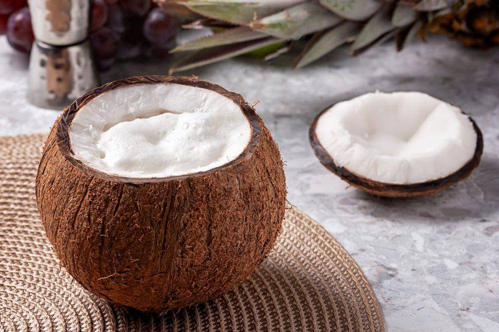 kelapa muda (pexels.com/Marcelo Verfe)