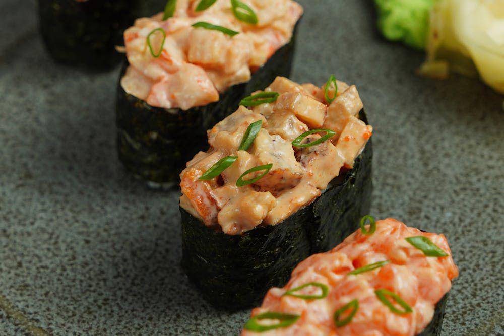 ilustrasi gunkan sushi (pexels.com/NadinSh)