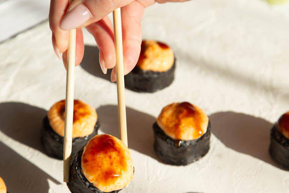 ilustrasi gyuniku tamago roll (pexels.com/NikitaKrasnov)