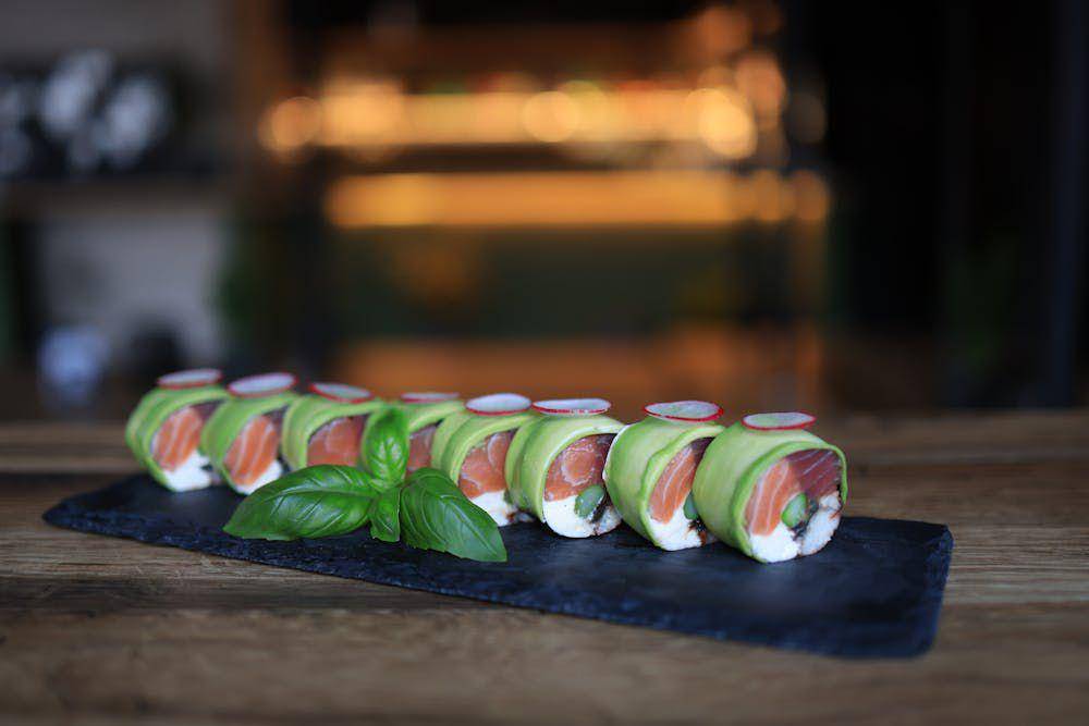ilustrasi cucumber roll sushi (pexels.com/Valeria Boltneva)