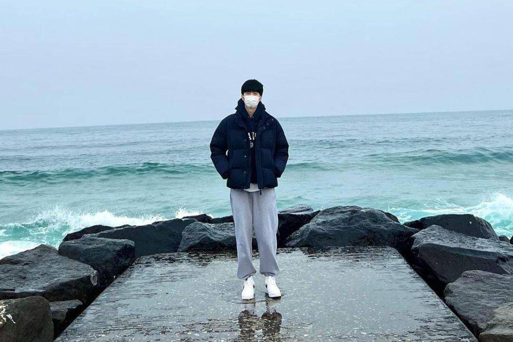 outfit liburan ala Kang Hoon (instagram.com/khoonyy)