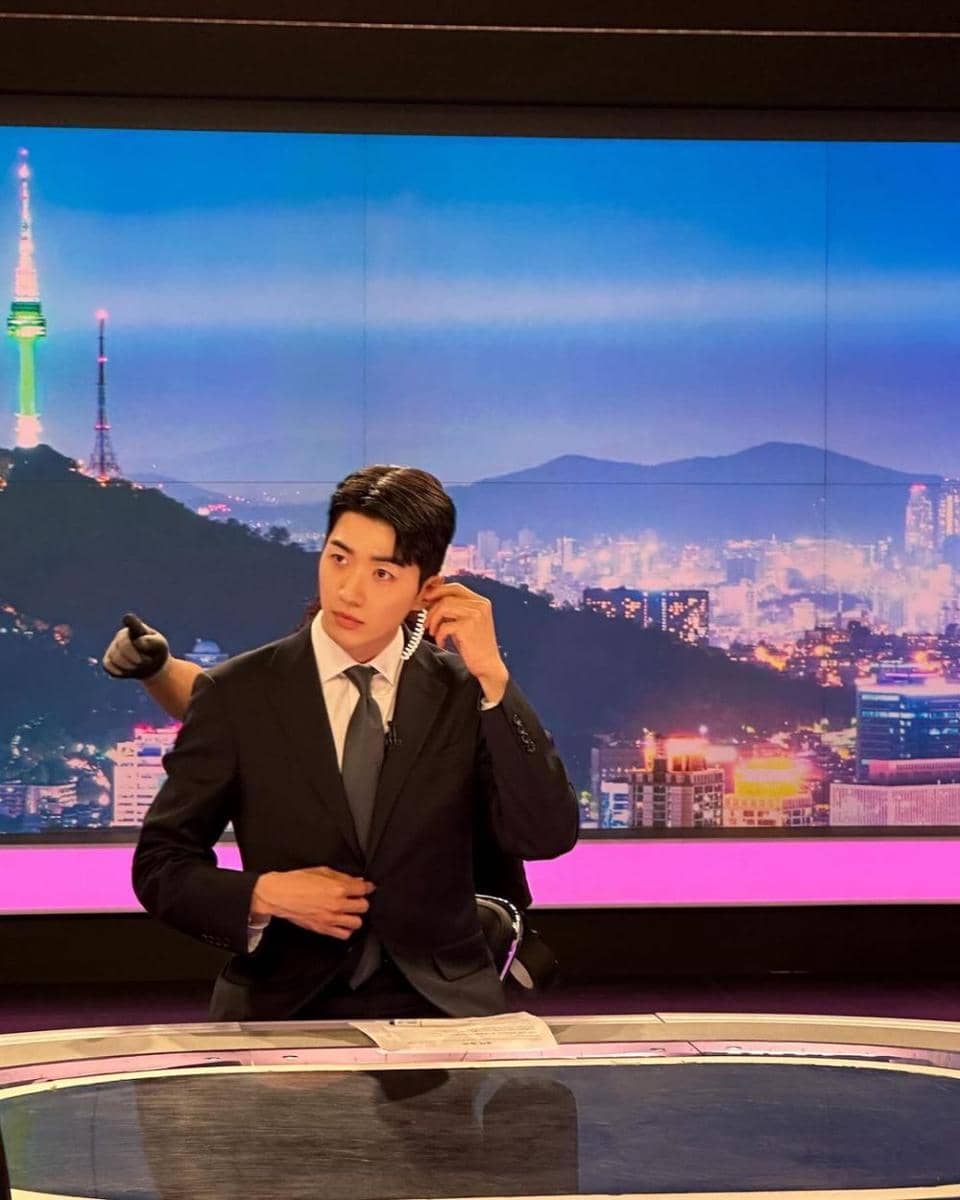 7 Potret Kang Hoon di Balik Layar Drama Dear Hyeri