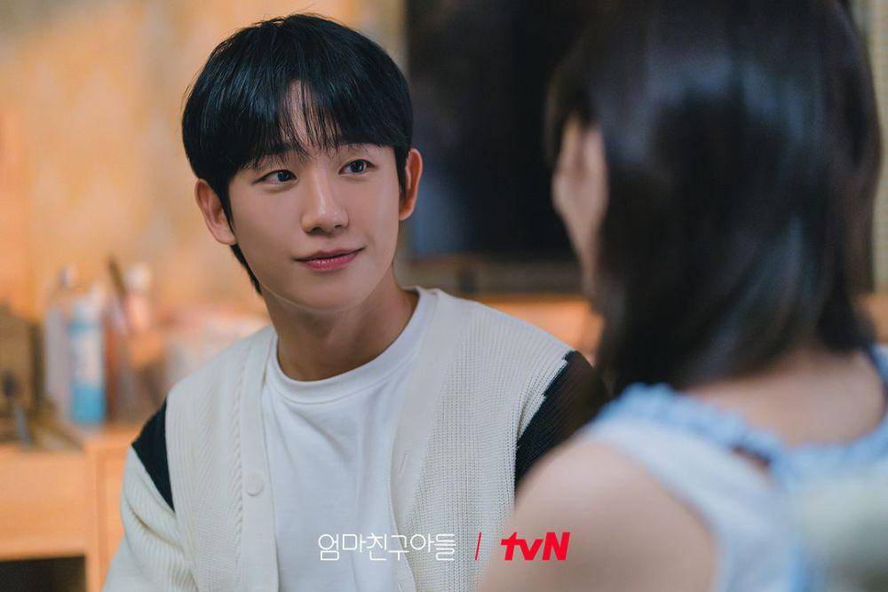 Jung Hae In di drama Love Next Door (instagram.com/tvn_drama)