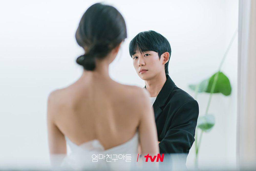 Jung Hae In di drama Love Next Door (instagram.com/tvn_drama)