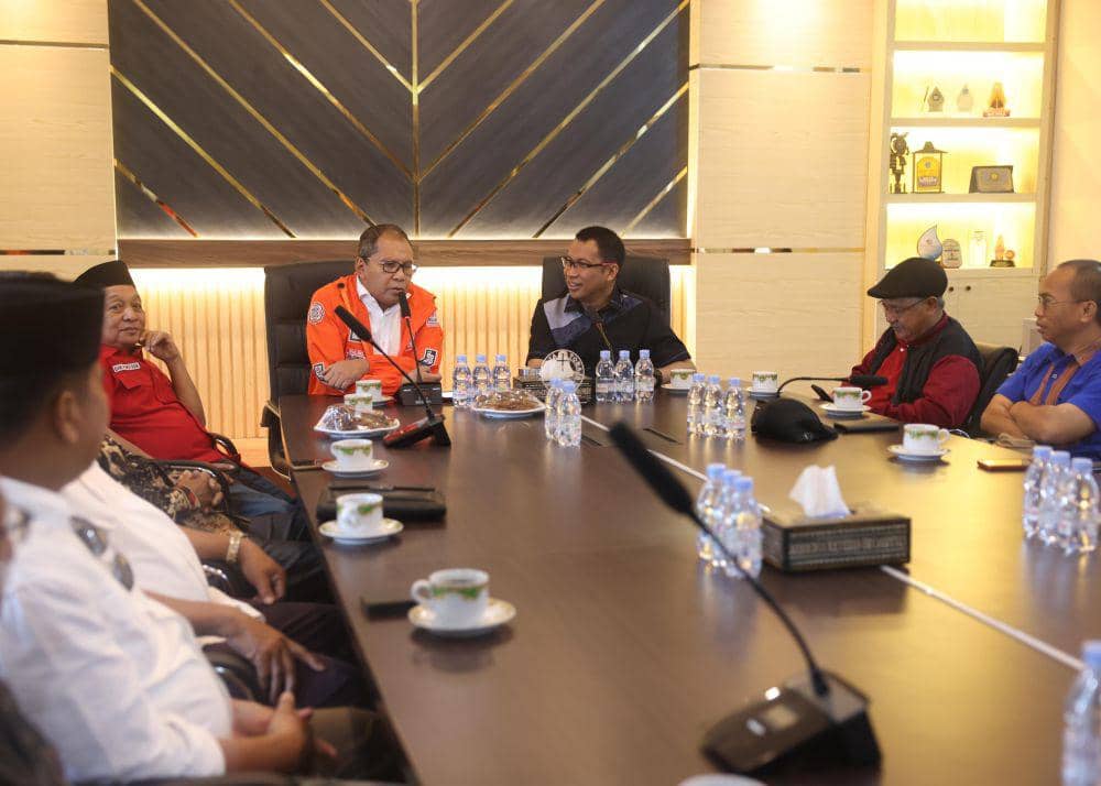 Calon Gubernur Sulawesi Selatan M. Ramdhan 'Danny' Pomanto saat kampanye dialogis dengan pengurus Kantor Badan Pekerja Sinode Toraja Utara, Senin (7/10/2024). (Dok. Istimewa)