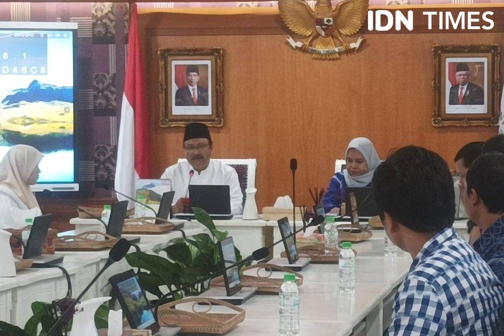 Mensos Saifullah Yusuf dan KPAI audiensi dengan korban rudapaksa di Panti Asuhan Tangerang di Gedung Kemensos, Senin (7/10/2024). (IDN Times/Dini Suciatiningrum)