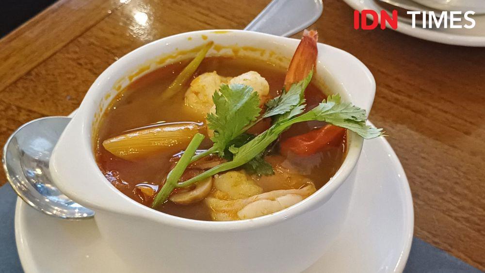 Resep Tom Yam Udang Seenak Restoran, Autentik Tanpa Bumbu Instan