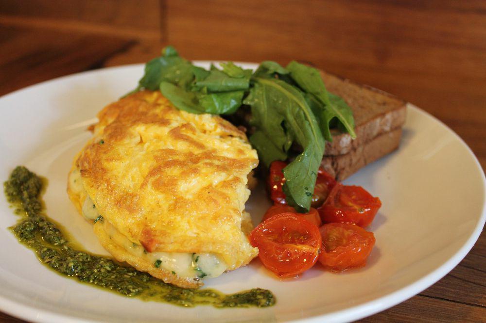 Resep Omelet Keju Daging Asap, Nikmatnya Meleleh di Mulut