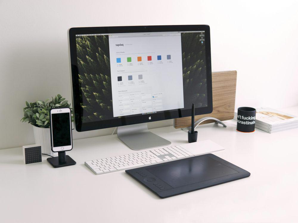 ilustrasi meja kerja (unsplash.com/Jan Losert)