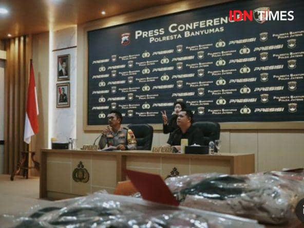 Kapolresta Banyumas Kombes Pol Ari Wibowo dan kasat Reskrim Polresta Banyumas sebut ada dua kasus di kemranjen dan brebes, Selasa (8/10/2024).(IDN Times/Cokie Sutrisno)
