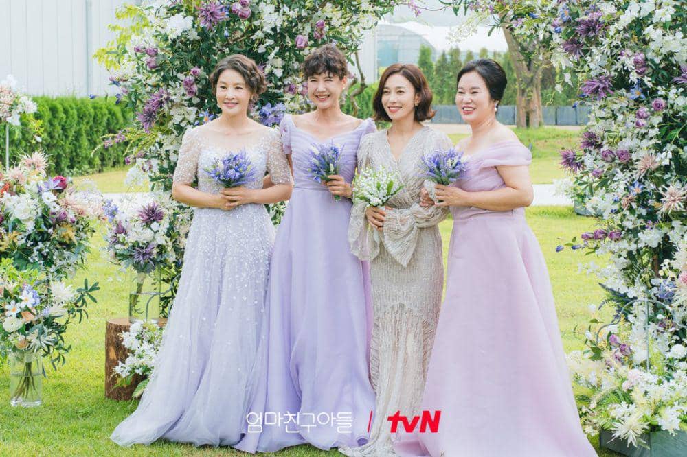 Park Ji Young, Jang Young Nam, Kim Geum Soon, dan Han Ye Joo di Love Next Door (dok. tvN/Love Next Door)