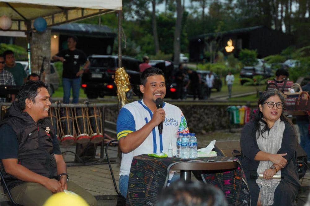 Cagub Sumut nomor urut 1 Bobby Nasution saat berkunjung ke Toba (dok.istimewa)