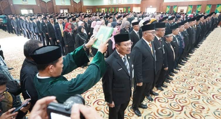 Prosesi pelantikan pejabat struktural di Pemprof Kalsel.