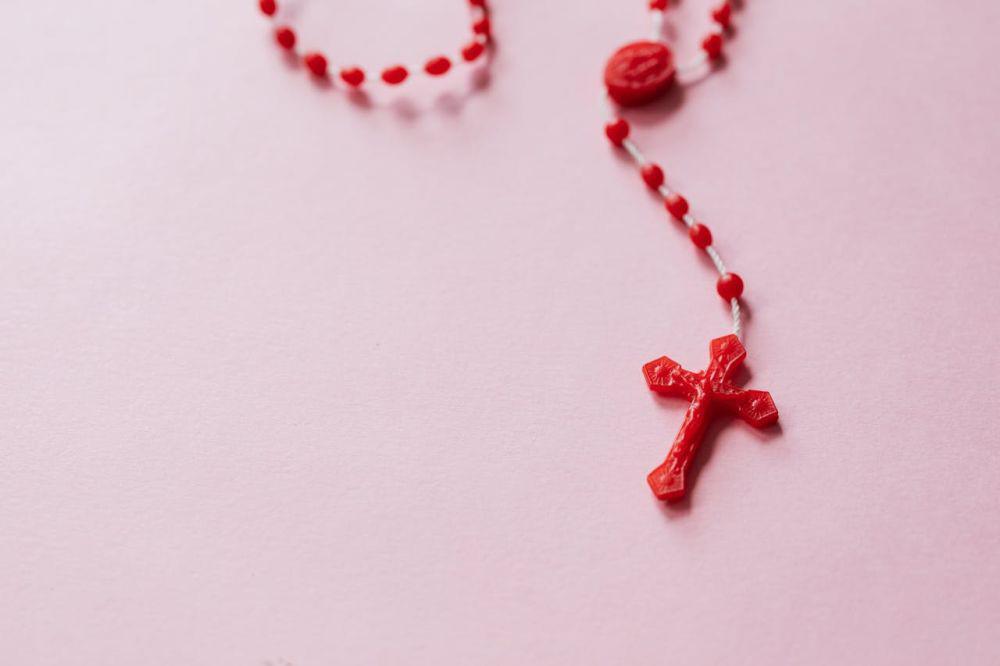 Doa Rosario Hari Selasa, Lengkap dengan Tata Caranya