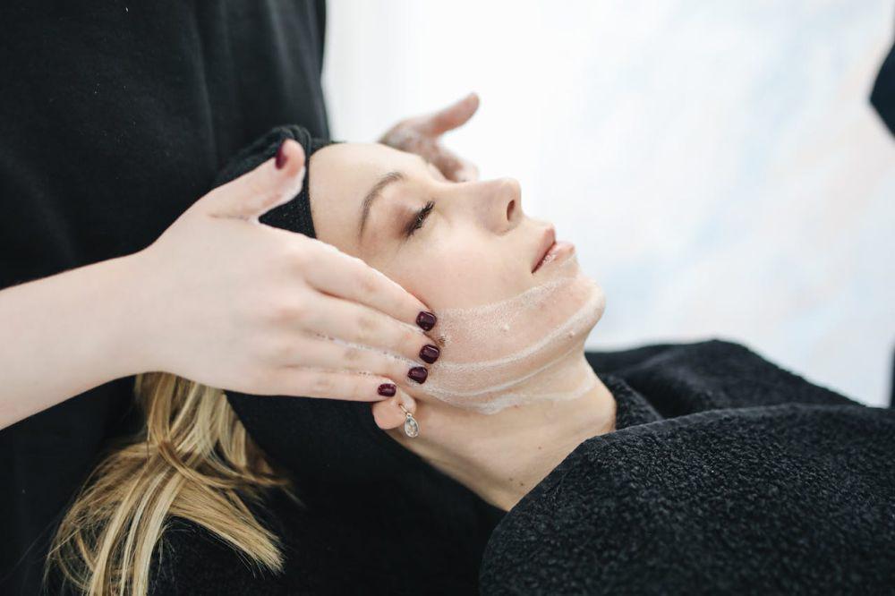 5 Hal yang Tidak Boleh Dilakukan setelah Facial Wajah