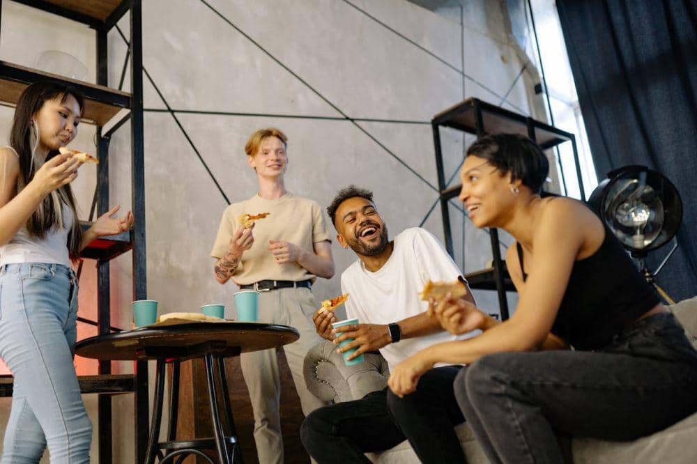 ilustrasi pertemanan (pexels.com/Yan Krukau)