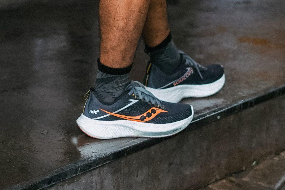 7 Sepatu Saucony Terbaik untuk Lari hingga Lifestyle