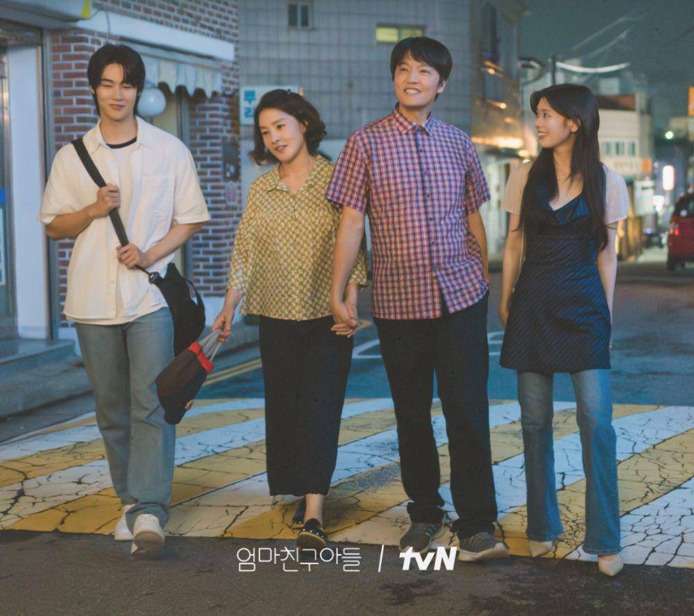 Lee Seung Hyub, Park Ji Young, Jo Han Chul, dan Jung So Min di Love Next Door (x.com/cjndrama)