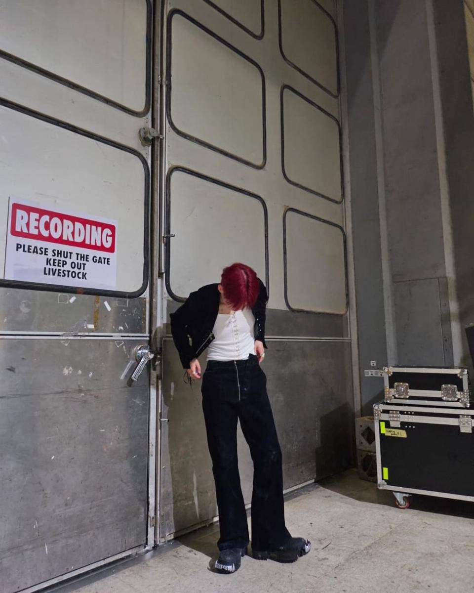 loose pants jeans ala Yeonjun TXT (instagram.com/yawnzzn)