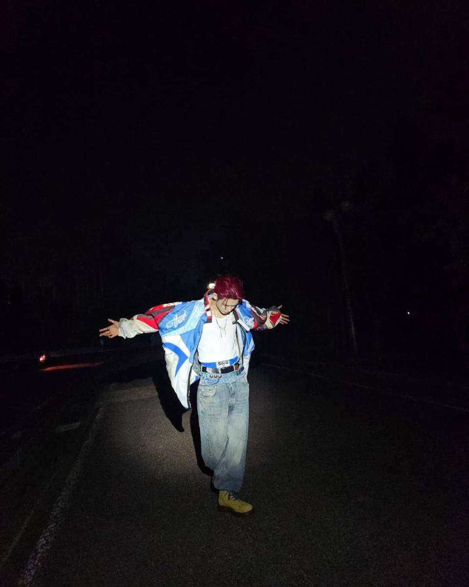 loose pants jeans ala Yeonjun TXT (instagram.com/yawnzzn)