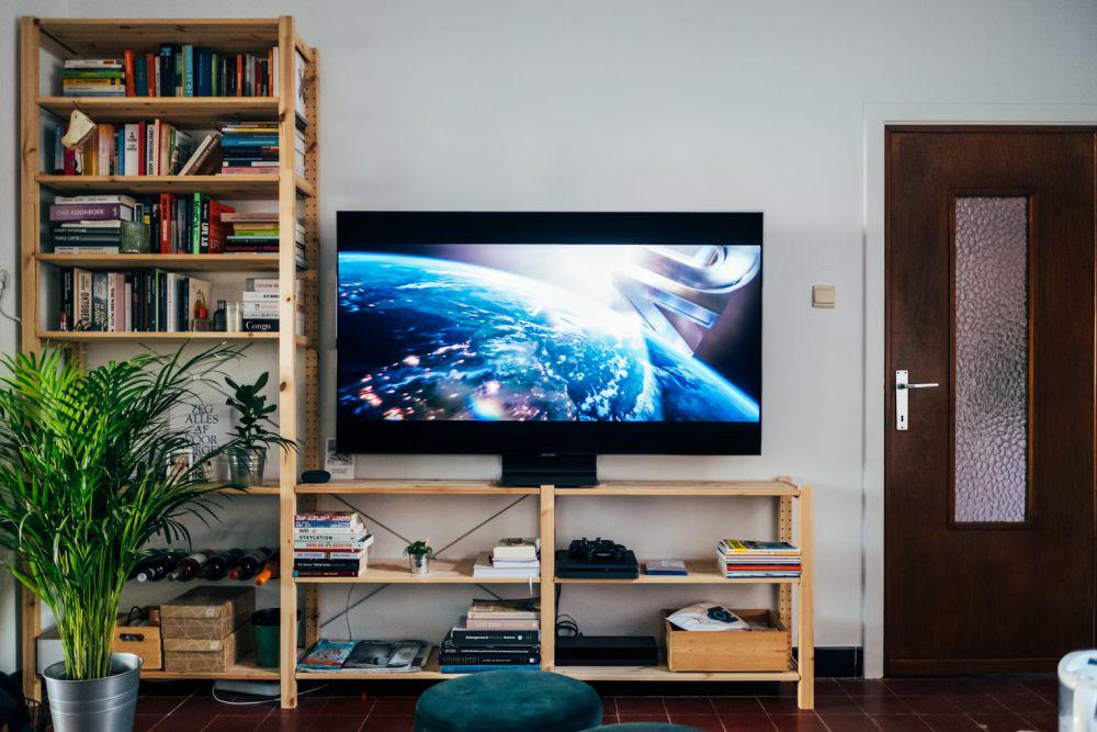 5 Tips Merawat Televisi LED di Rumah agar Awet dan Tahan Lama