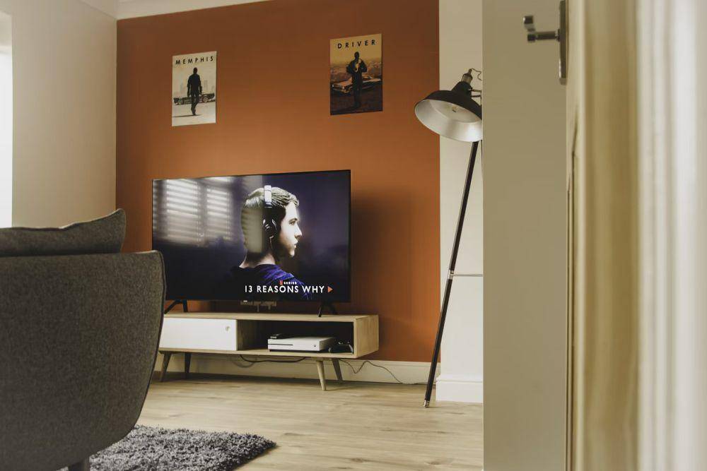 ilustrasi LED TV (unsplash.com/Jonas Leupe)
