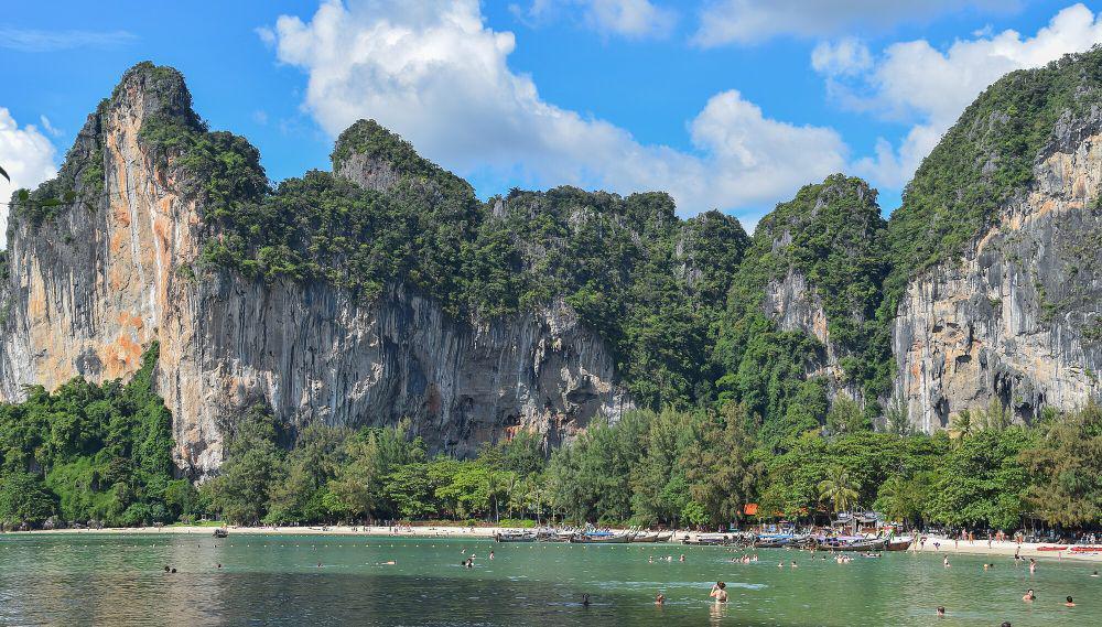5 Tempat Menarik di Thailand yang Bikin Liburan Makin Seru