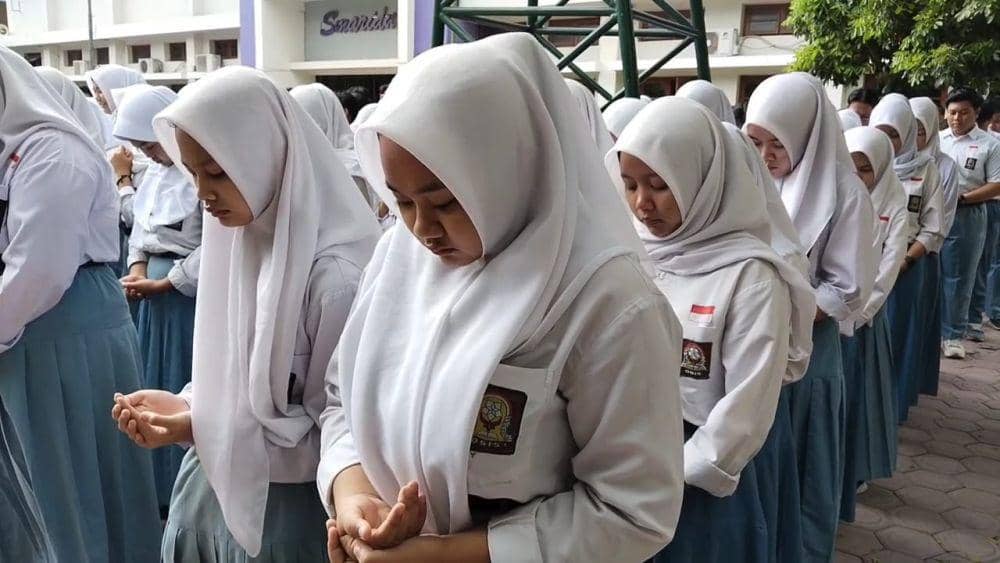 Siswa SMAN 1 Kedungwaru Tulungagung saat mengikuti doa bersama. IDN Times/ Bramanta Pamungkas