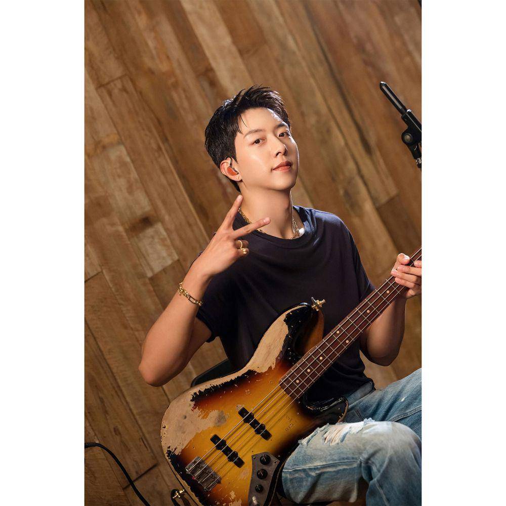 Lee Jung Shin (instagram.com/fnc_fishandcake)