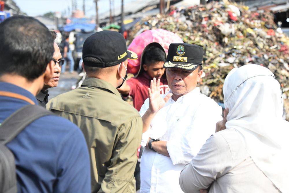 Sekda Jabar Soroti TPS Pasar Cicaringin Bandung, Sehari Bisa 60 Ton